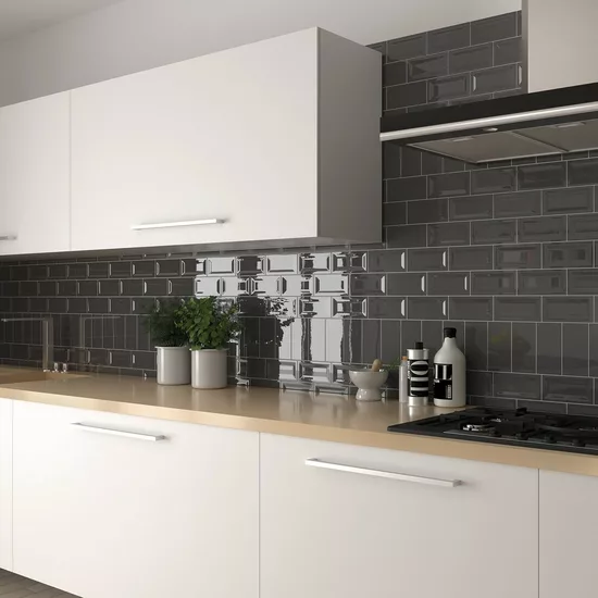 Carrelage Evolution Dark Grey 7,5x15 cm - posé en cuisine