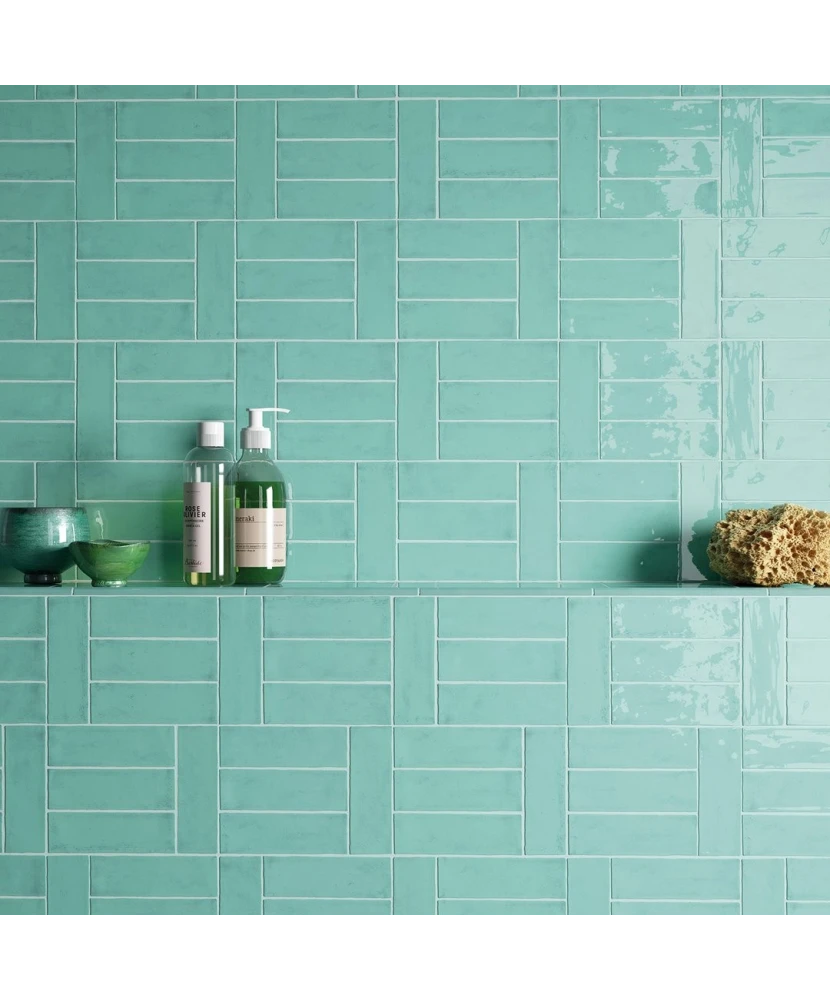 Carrelage Fango Aquamarine Gloss 5x15 cm - posé en salle de bain