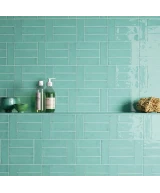 Carrelage Fango Aquamarine Gloss 5x15 cm - posé en salle de bain