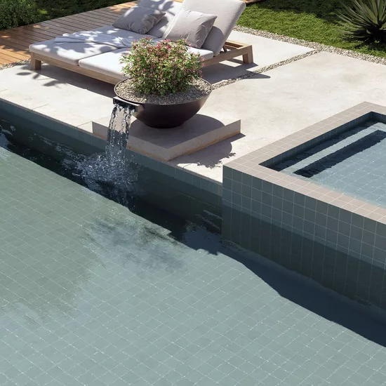 Carrelage Stage Grey 10x10 cm - posé dans un espace piscine