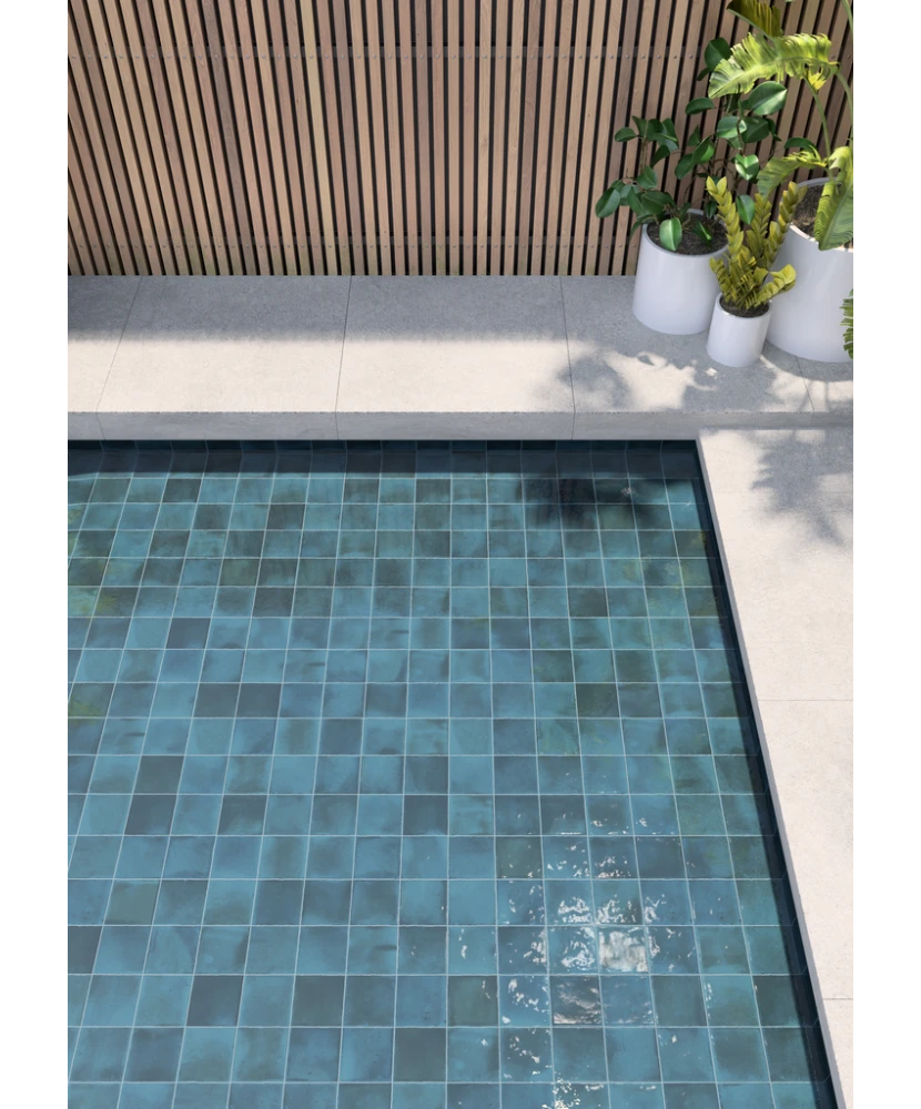 Carrelage Spa&Pools Blue Night 15x15 cm - posé dans un espace piscine