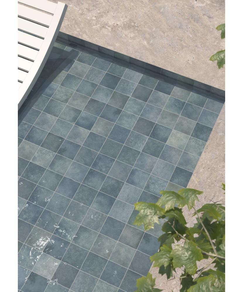 Carrelage Spa&Pools Indigo Mat 15x15 cm - posé dans un espace piscine